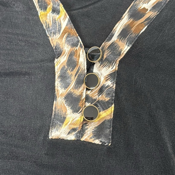 Chicos Travelers Womens XL Black Animal Print Trim Liquid Stretch Knit Top work - Picture 7 of 8